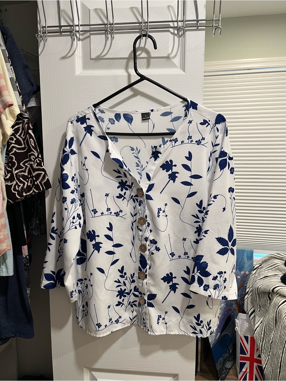 SHEIN White and Navy Floral Button-Front Shirt